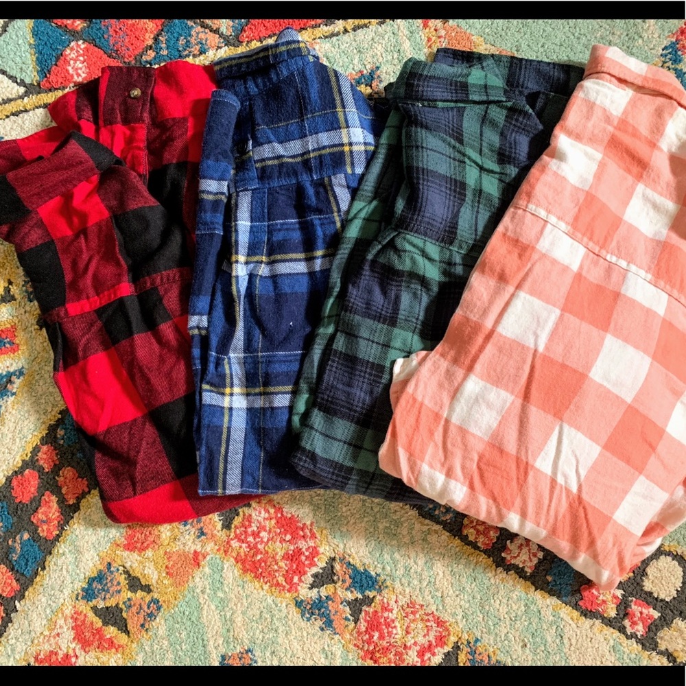 Set of 4 Flannels size Lrg